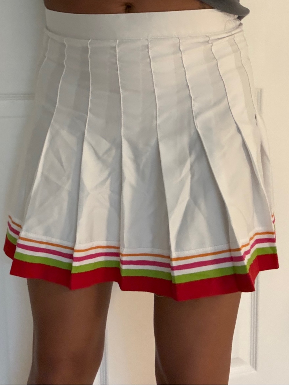 Tail White Silky Pleated Tennis skirt w red green orange striped trim size 6